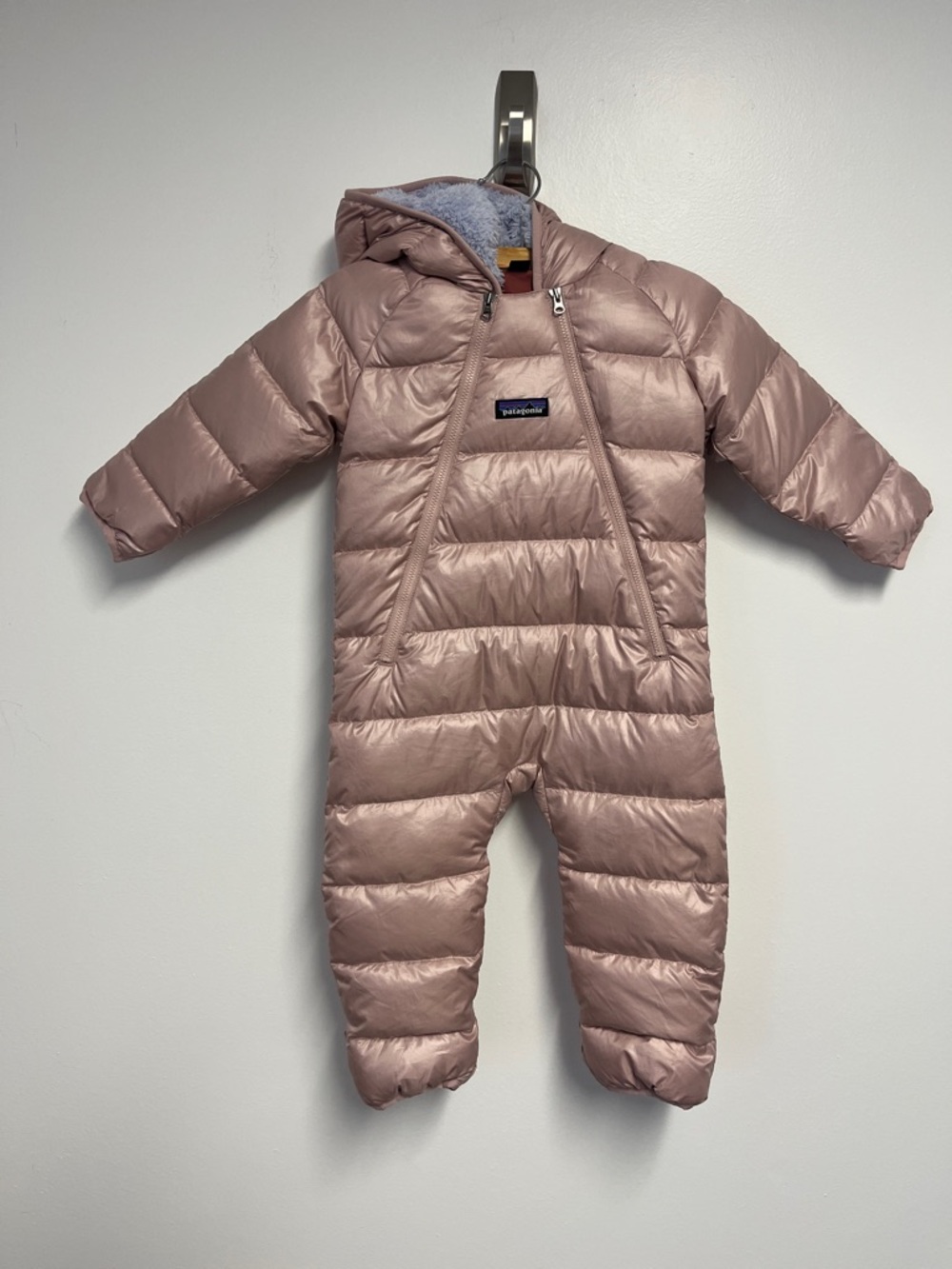 Patagonia Infant Hi-Loft Down Bunting in Dusty Pink Size 6-12m